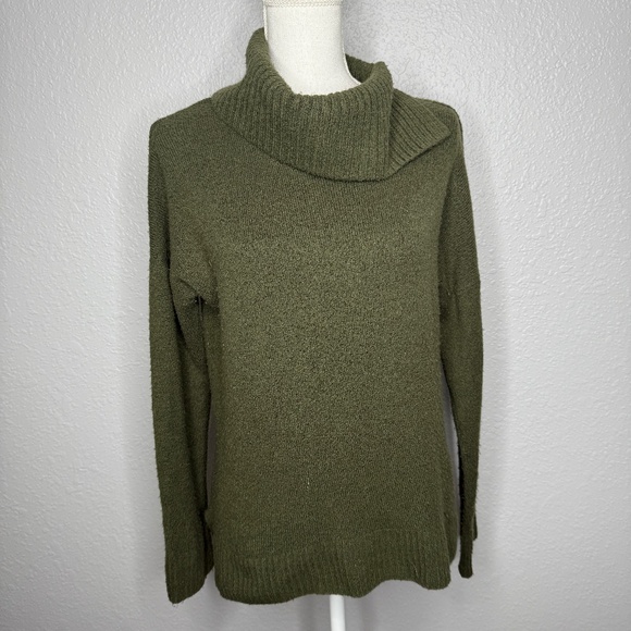 Banana‎ Republic Olive Green Turtleneck small sweater - Picture 1 of 9